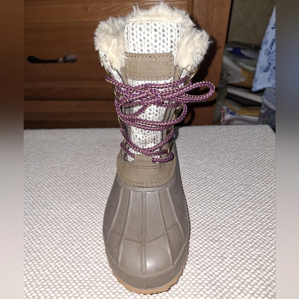 Khombu Kerigan Brown Fur-Lined Winter Boots with Purple Laces